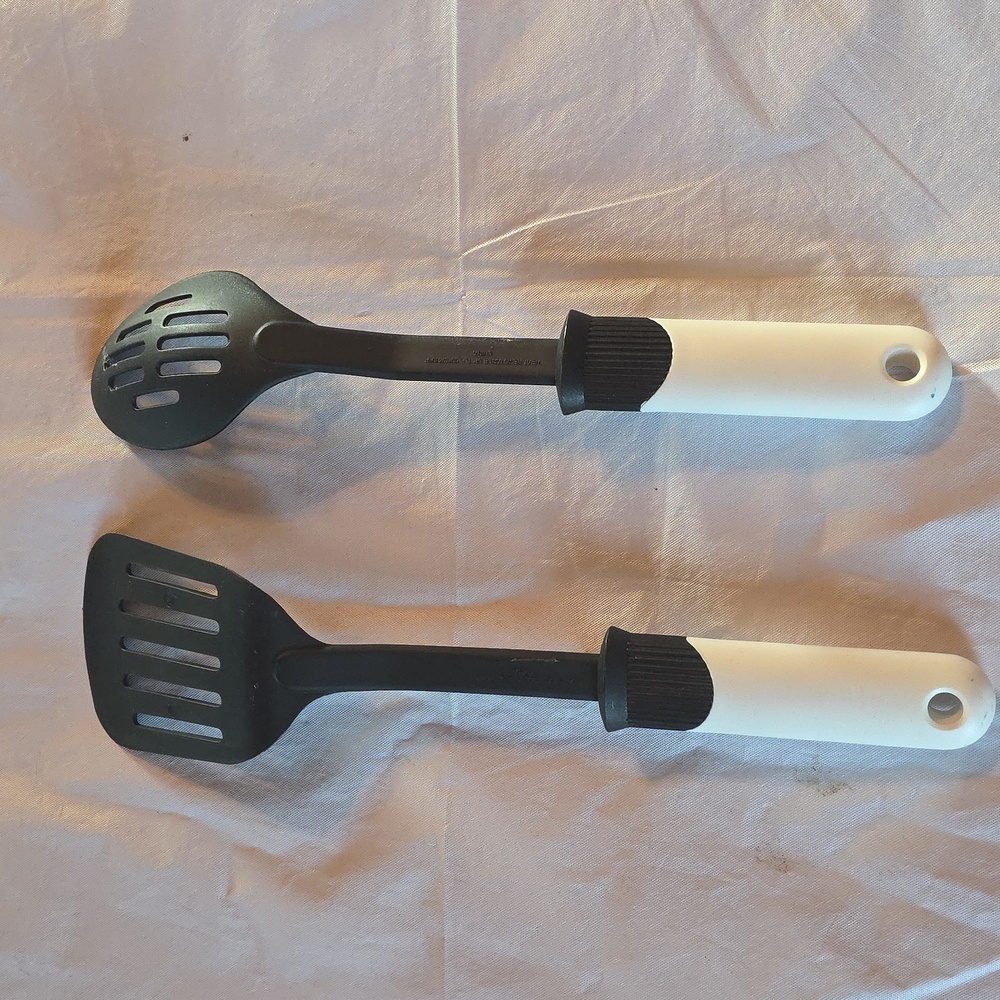 Ekco Black and White Nylon Slotted Spatula and Serving Spoon Set Heat Resistant - Picture 2 of 6